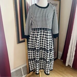 LANE BRYANT: Black and White Houndstooth Knit 3/4 Sleeved Crew Neck Dress 22/24